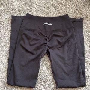 Aurola size medium leggings EUC color “seal brown” with booty scrunch, worn 1x